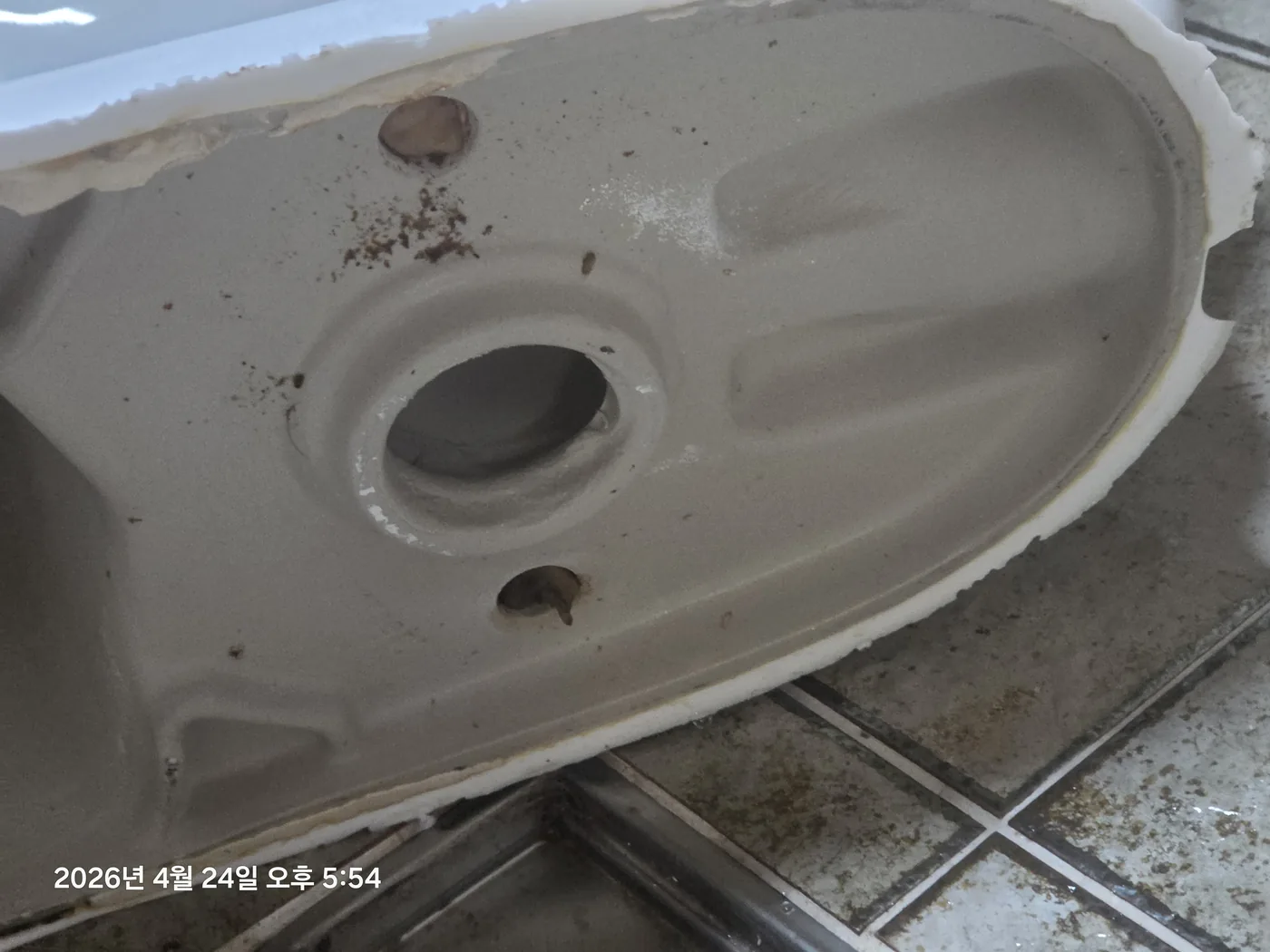 변기 탈거 작업